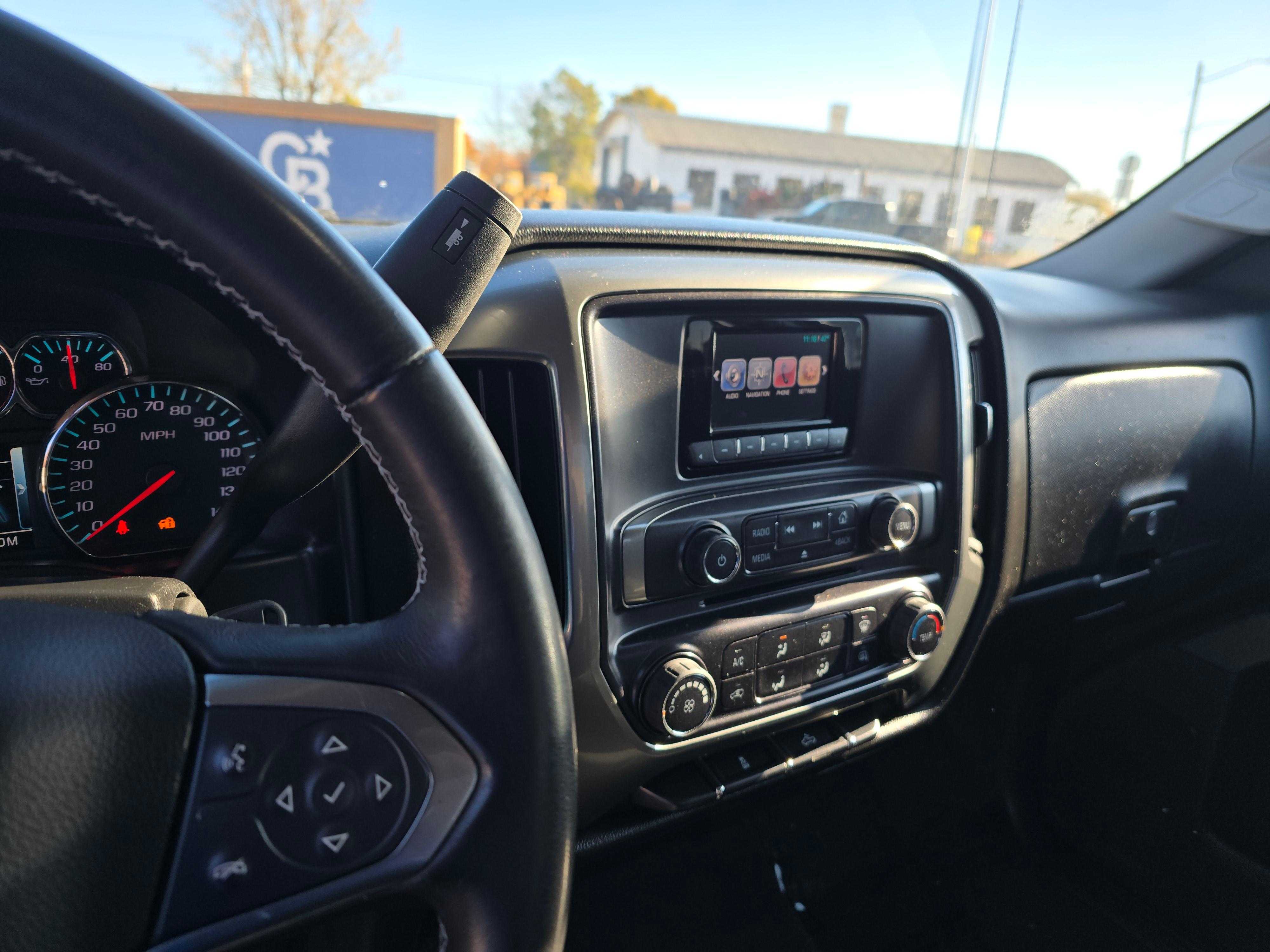 Chevrolet Silverado 1500 Crew Cab Image 2