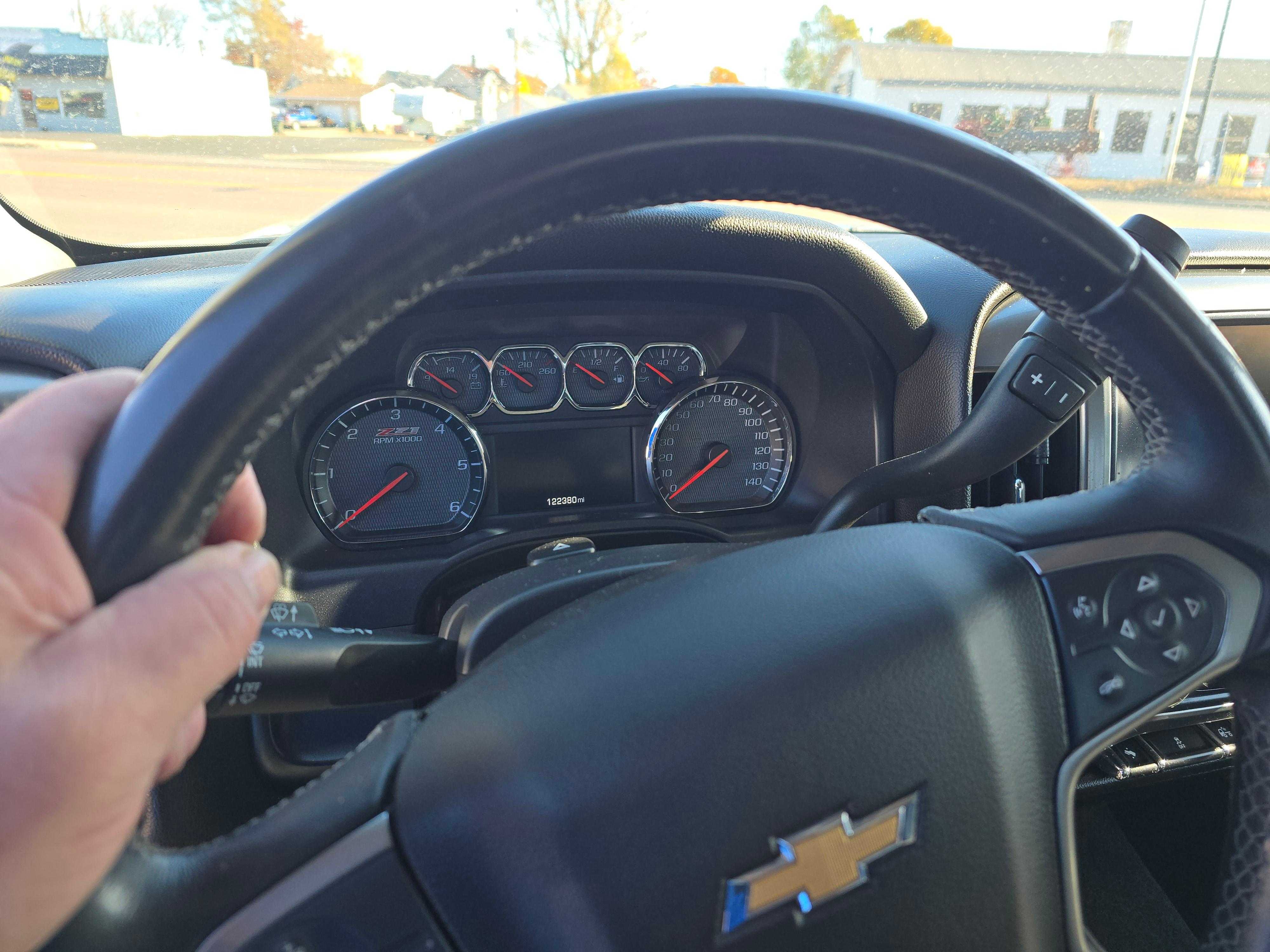 Chevrolet Silverado 1500 Crew Cab Image 5