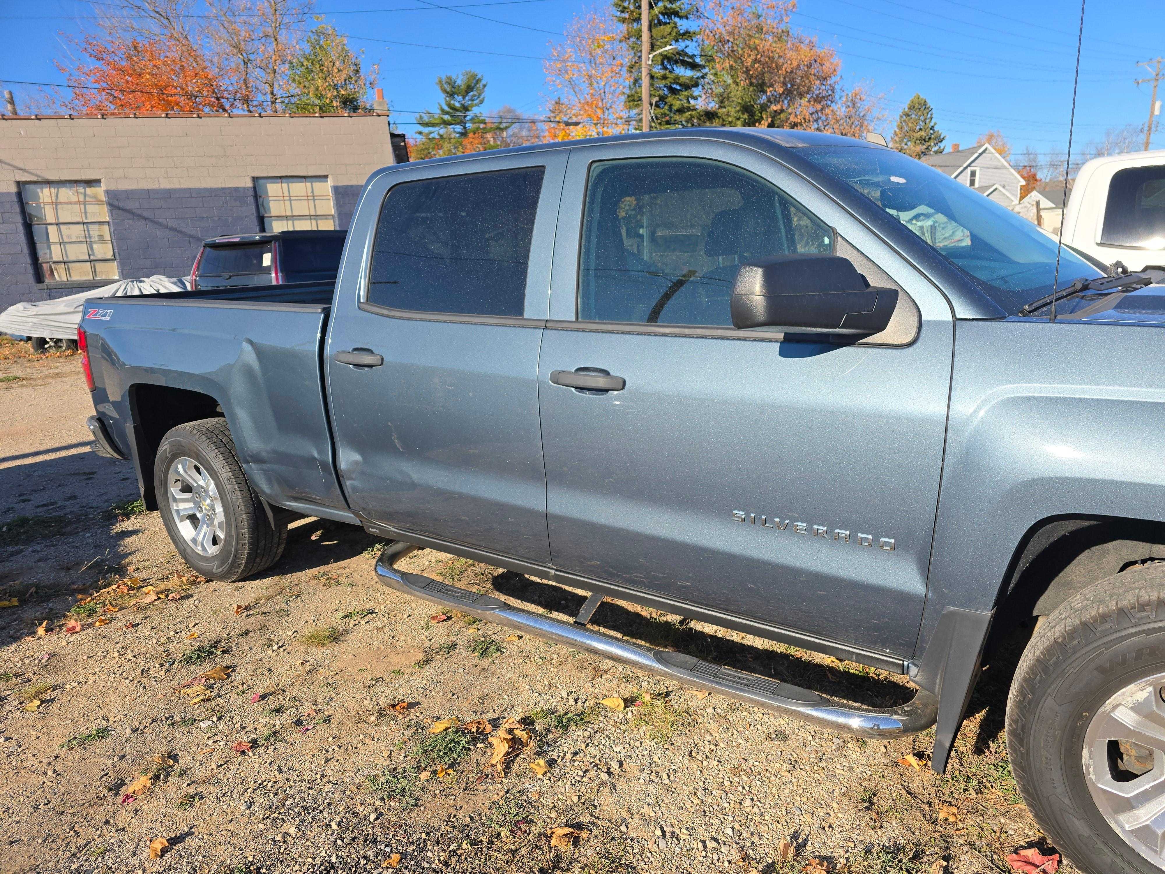 Chevrolet Silverado 1500 Crew Cab Image 24