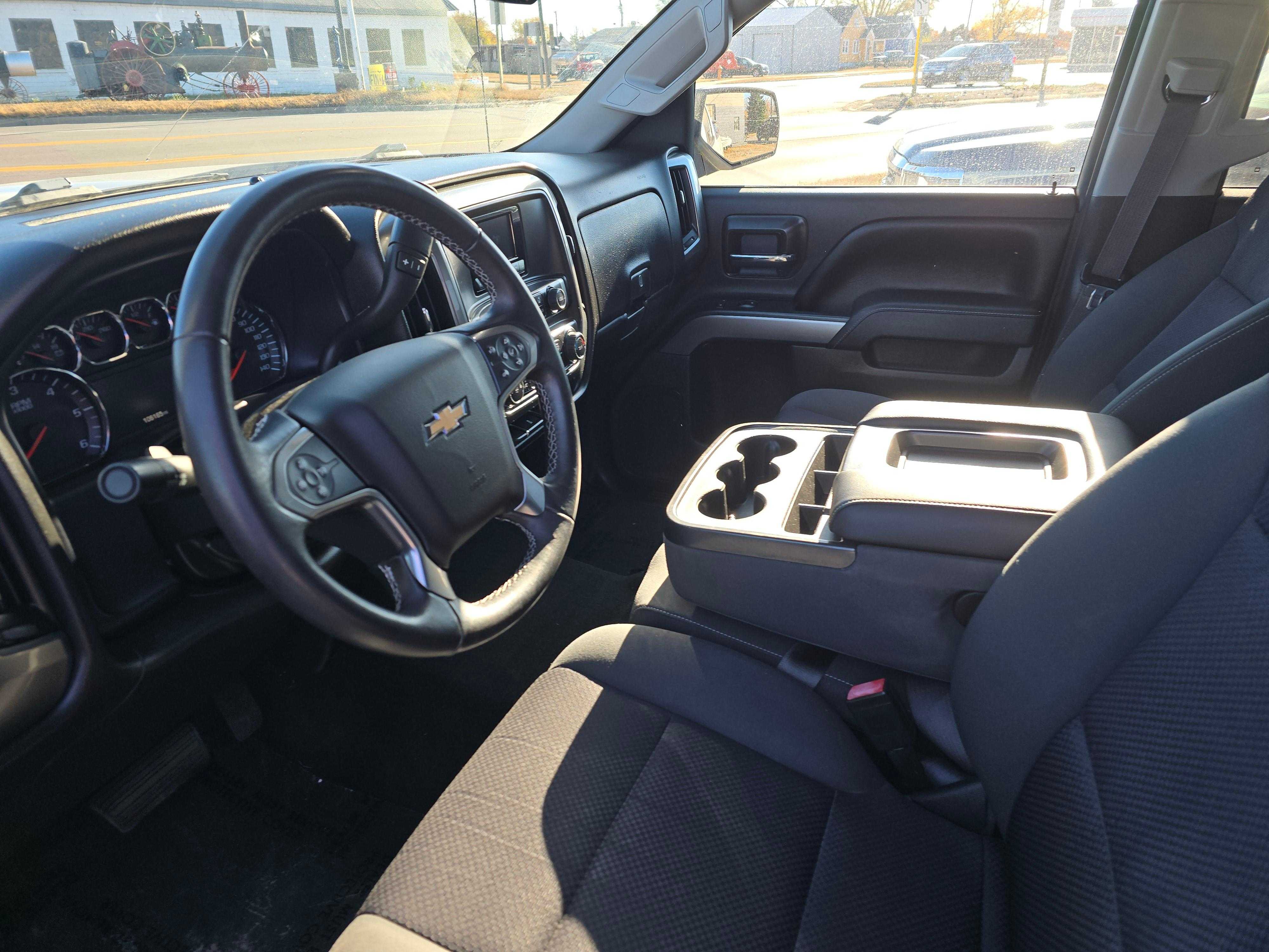 Chevrolet Silverado 1500 Crew Cab Image 5