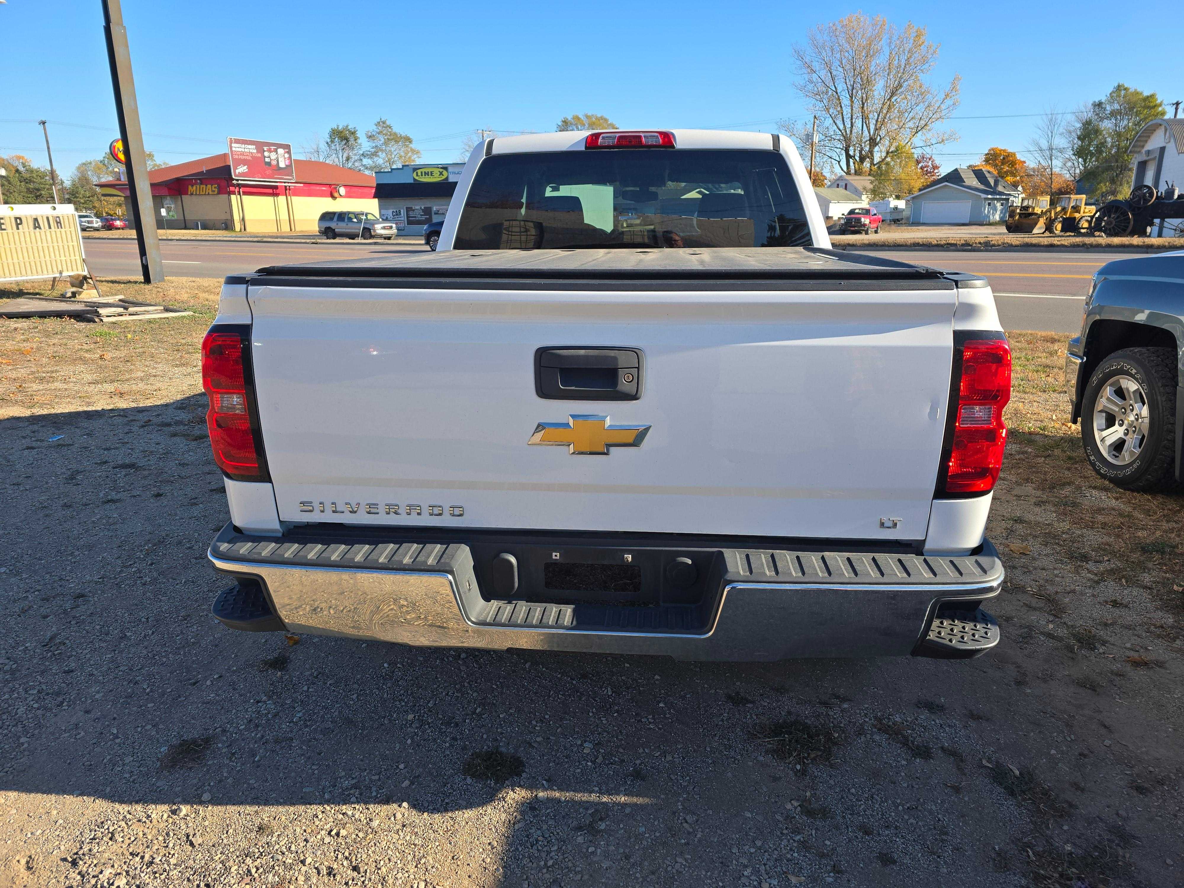 Chevrolet Silverado 1500 Crew Cab Image 13