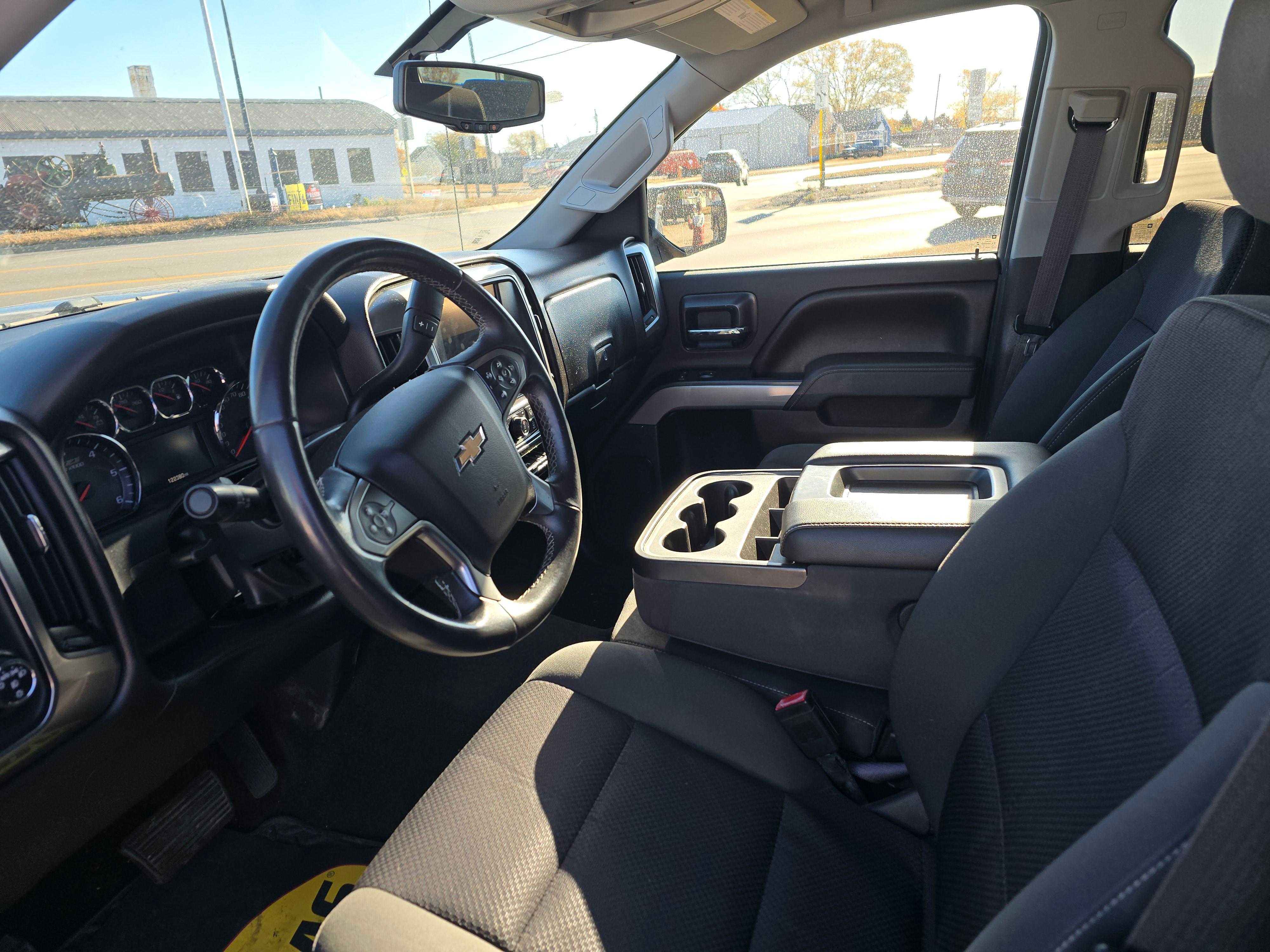 Chevrolet Silverado 1500 Crew Cab Image 8