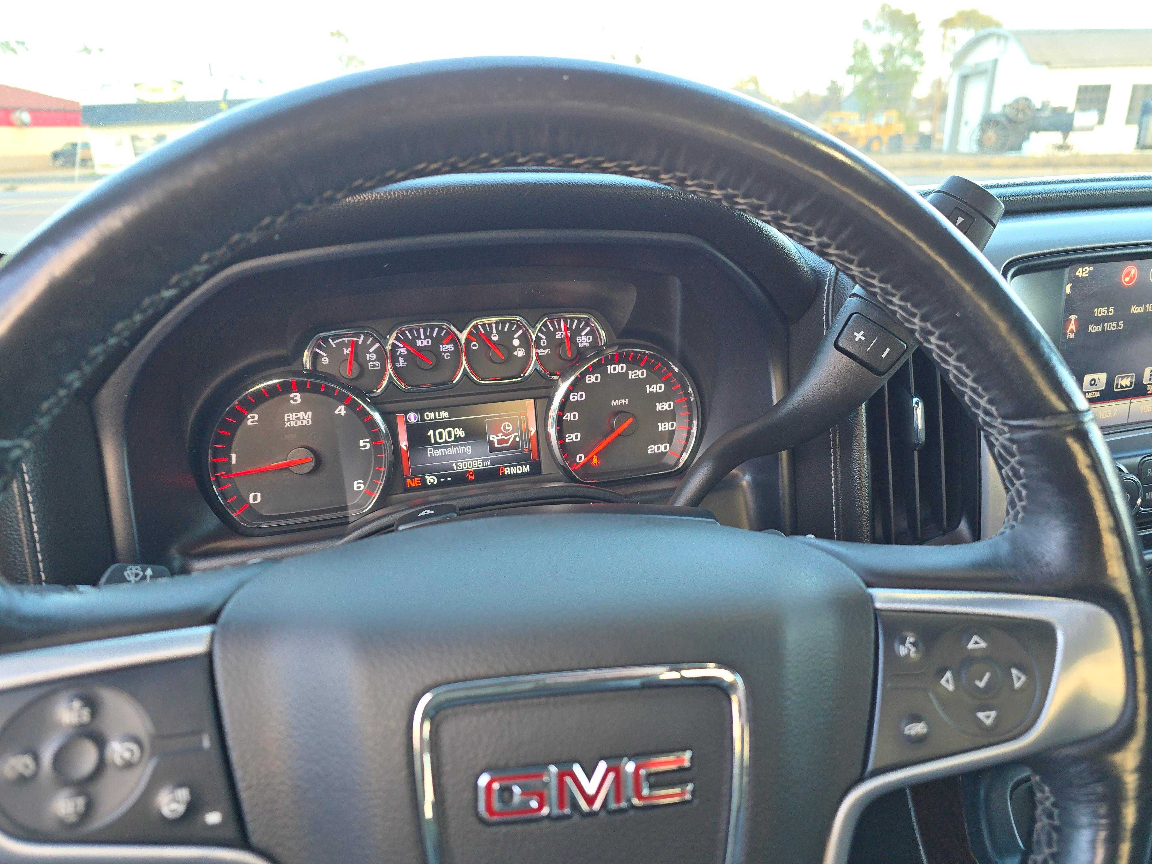 GMC Sierra 1500 Crew Cab Image 11