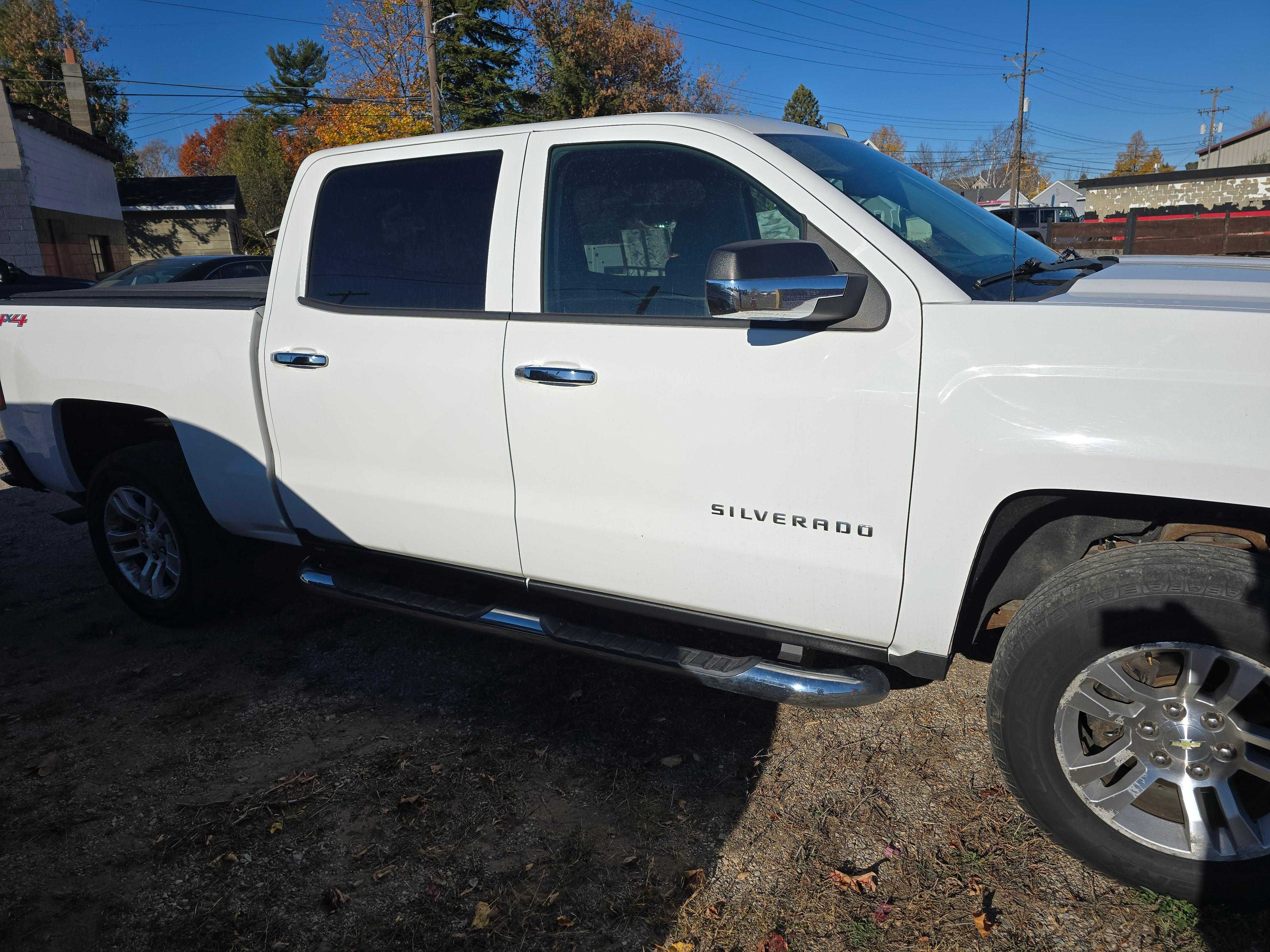 Chevrolet Silverado 1500 Crew Cab Image 7