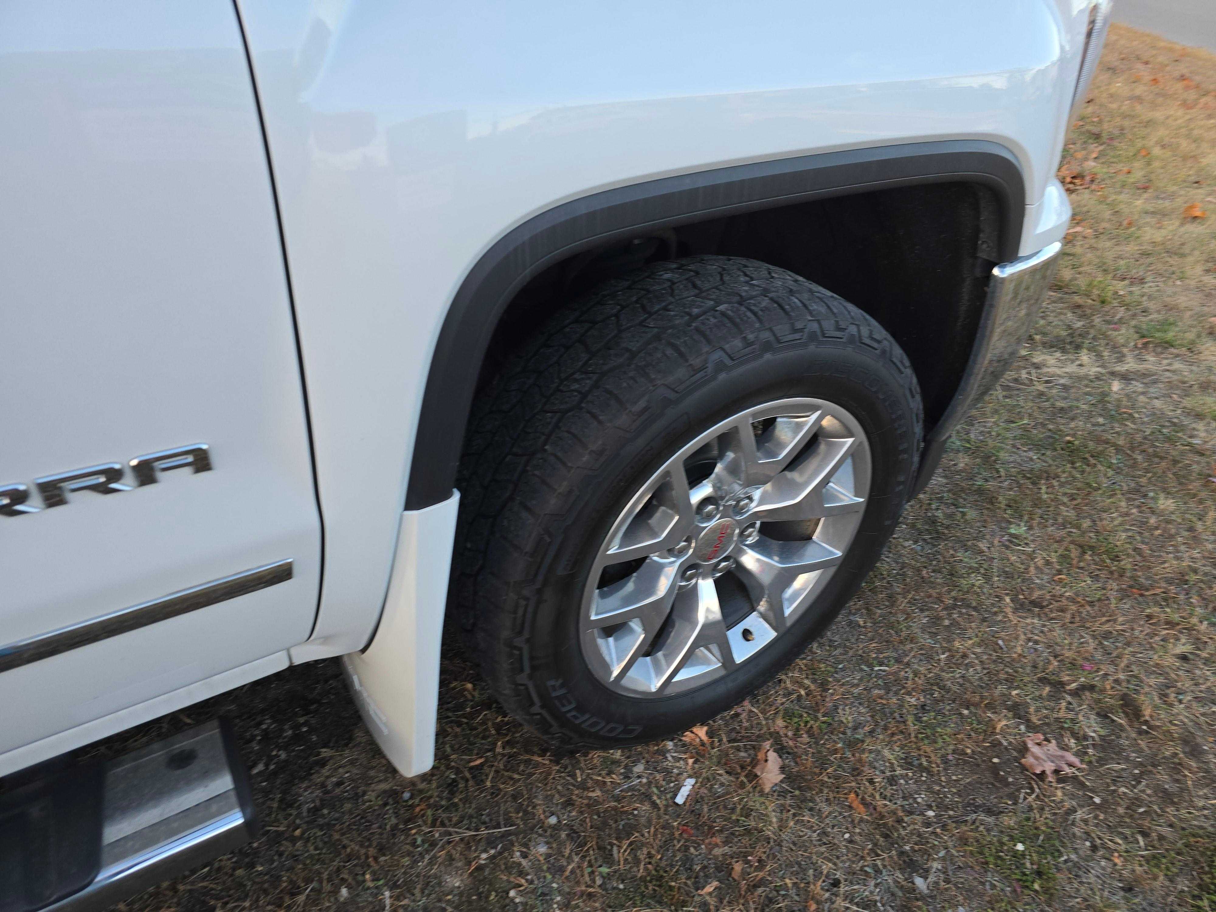 GMC Sierra 1500 Crew Cab Image 4