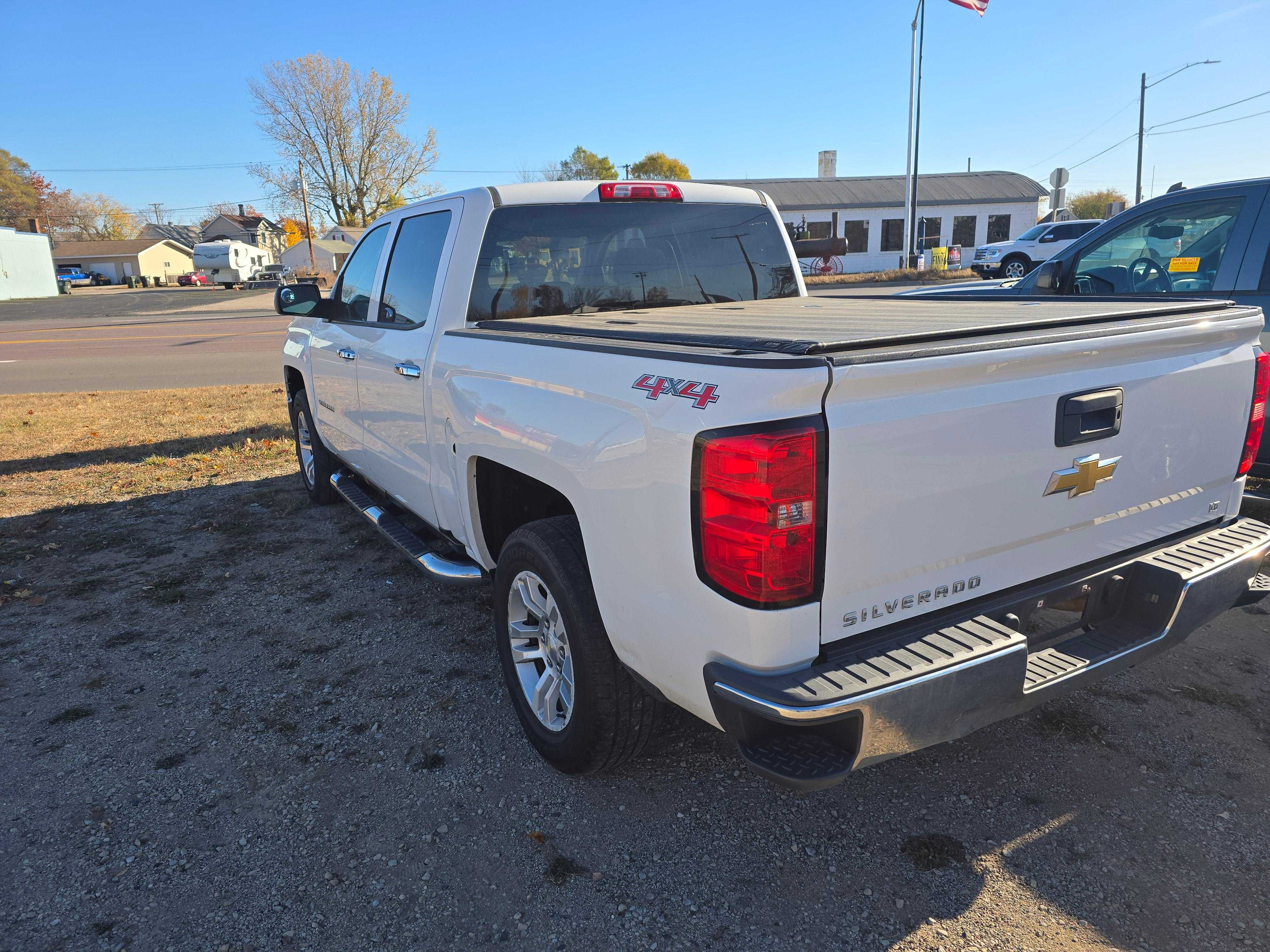 Chevrolet Silverado 1500 Crew Cab Image 11