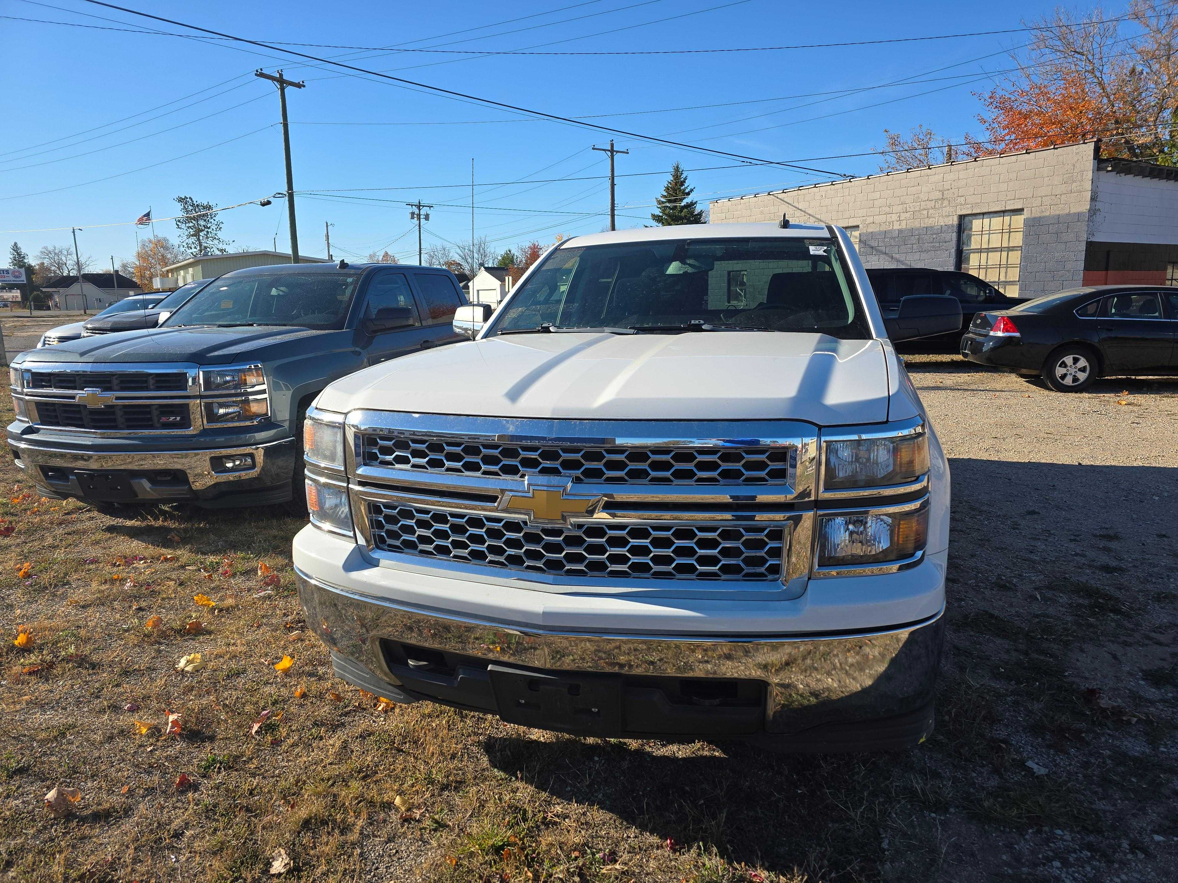 Chevrolet Silverado 1500 Crew Cab Image 14