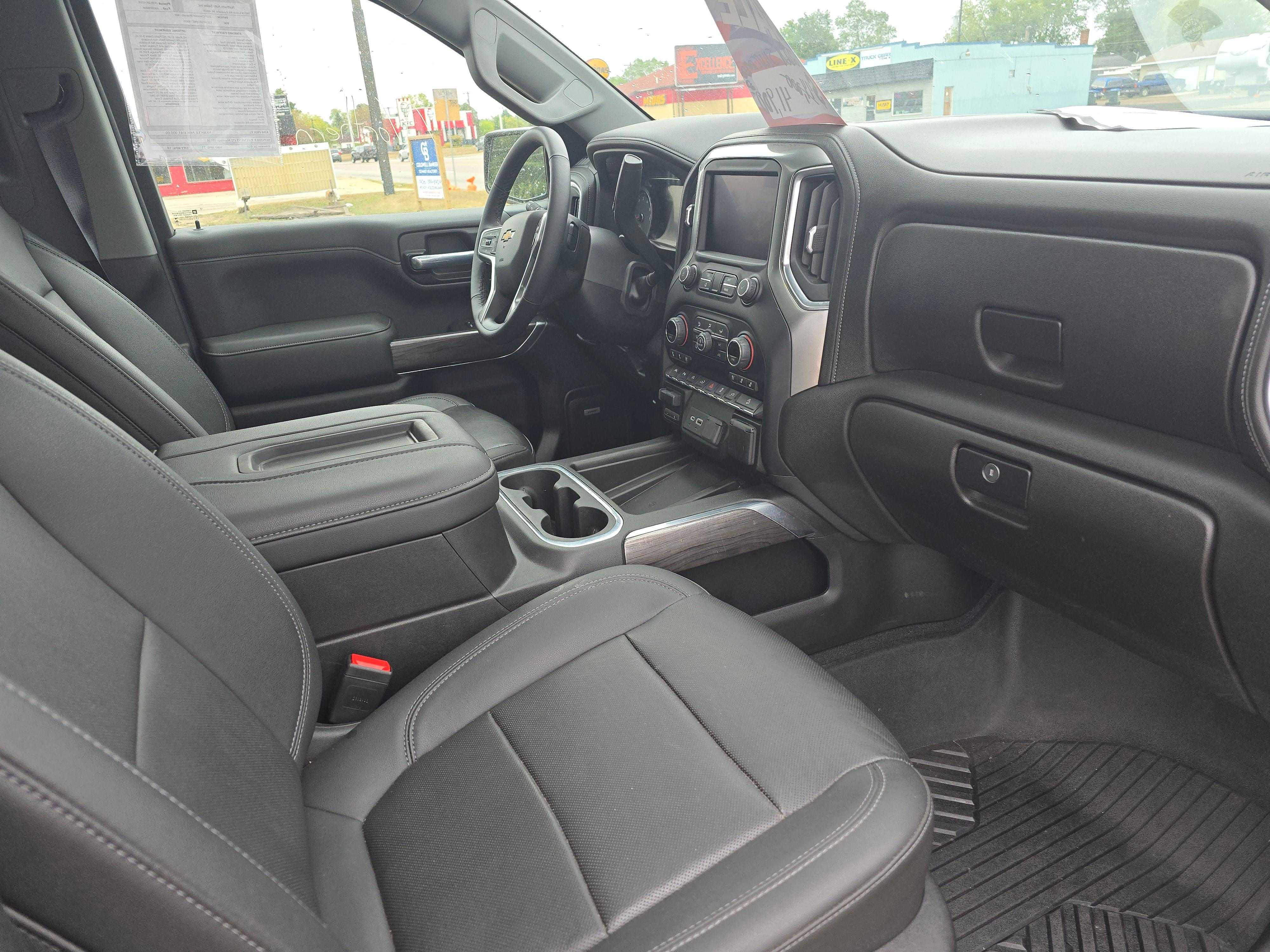 Chevrolet Silverado 1500 Crew Cab Image 24