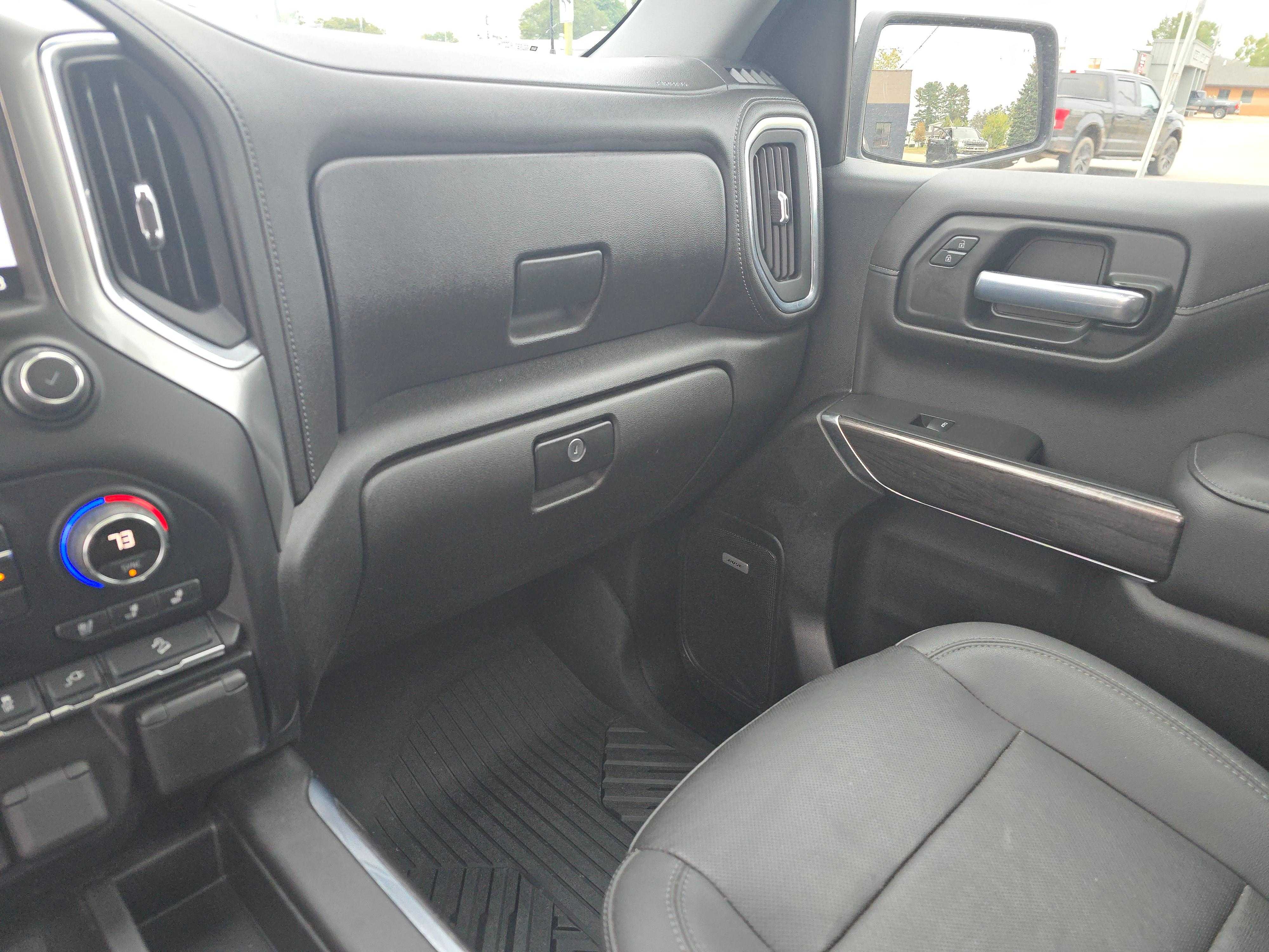 Chevrolet Silverado 1500 Crew Cab Image 21