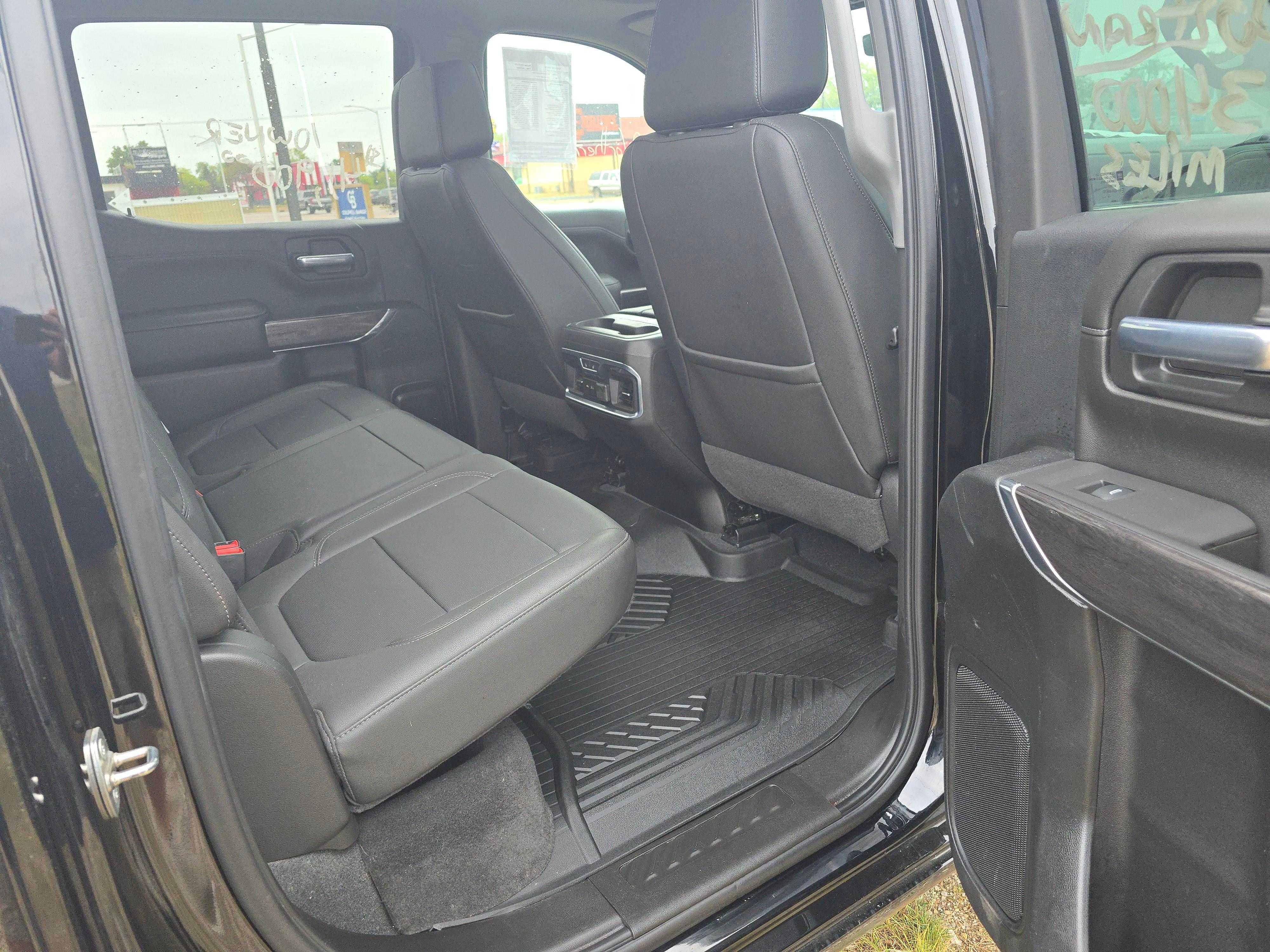 Chevrolet Silverado 1500 Crew Cab Image 29