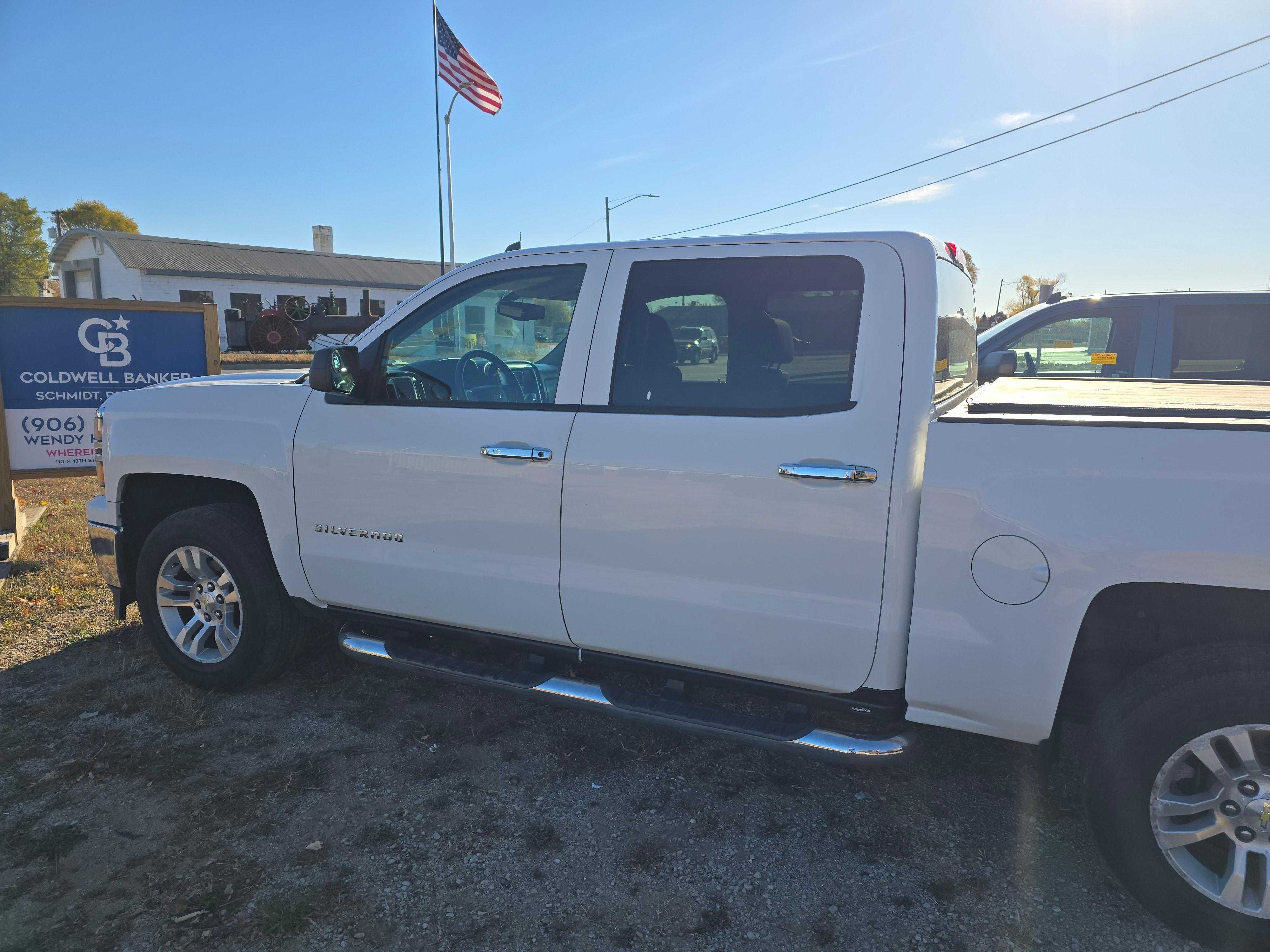 Chevrolet Silverado 1500 Crew Cab Image 8