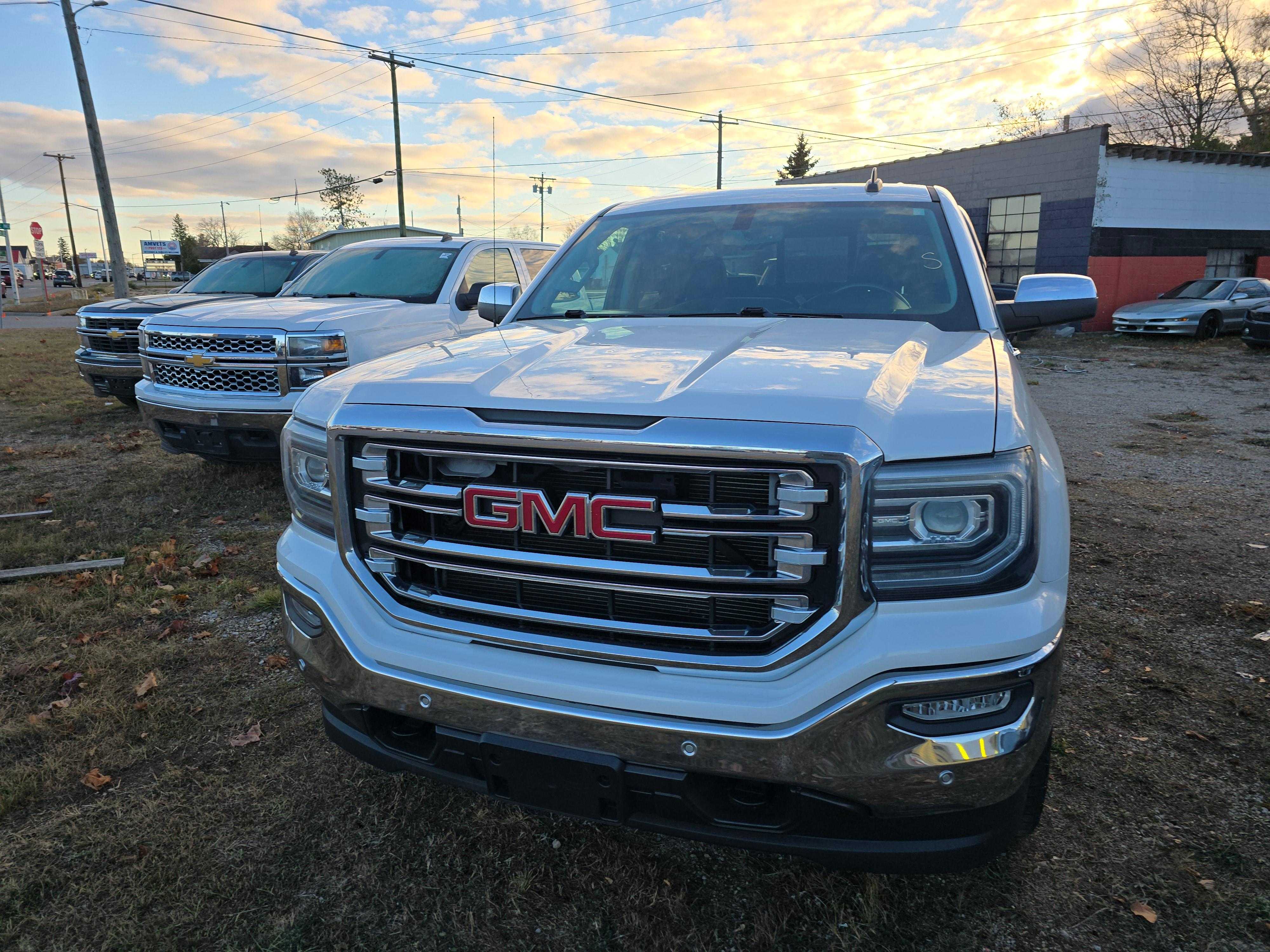 GMC Sierra 1500 Crew Cab Image 1