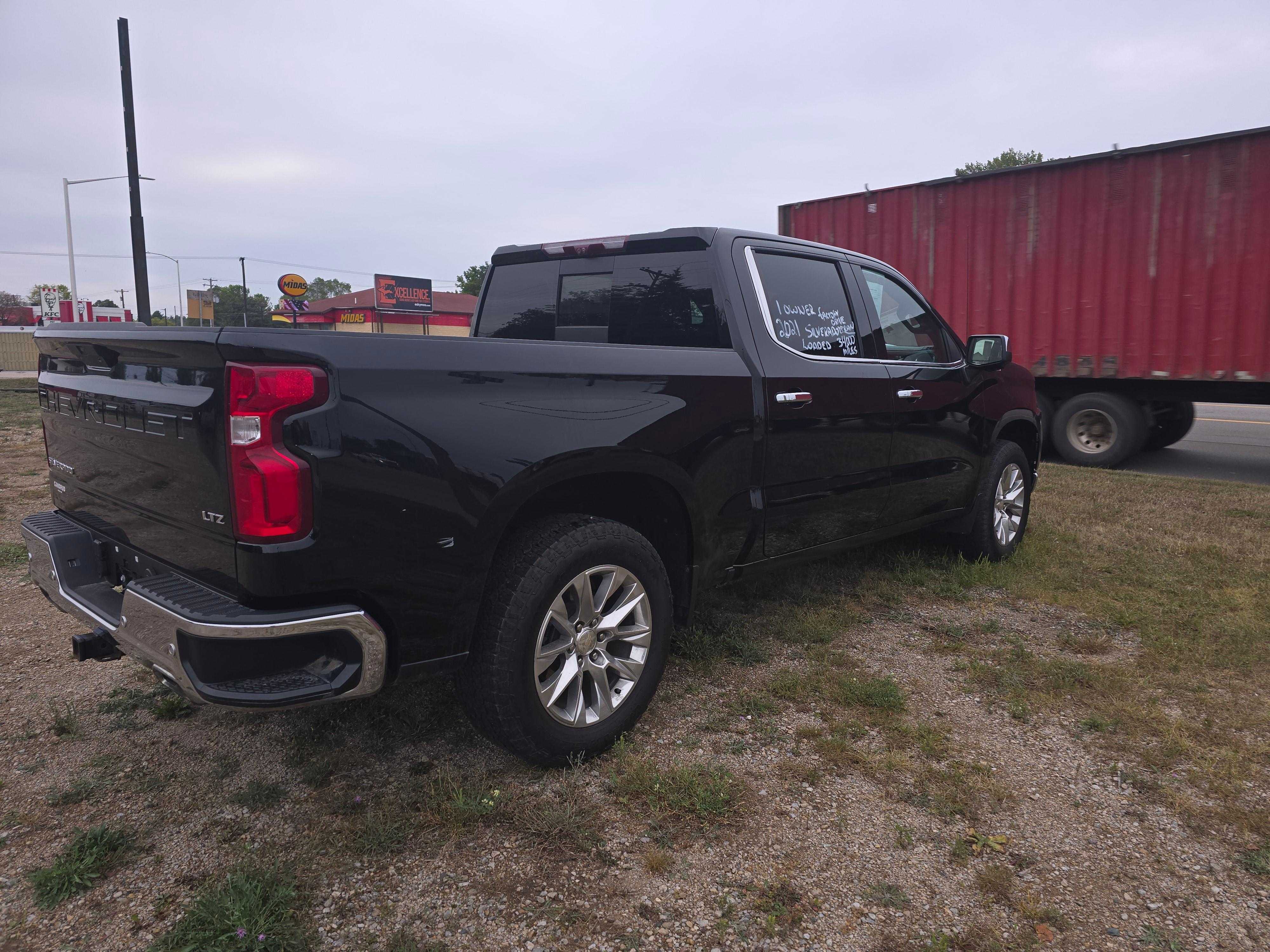 Chevrolet Silverado 1500 Crew Cab Image 19