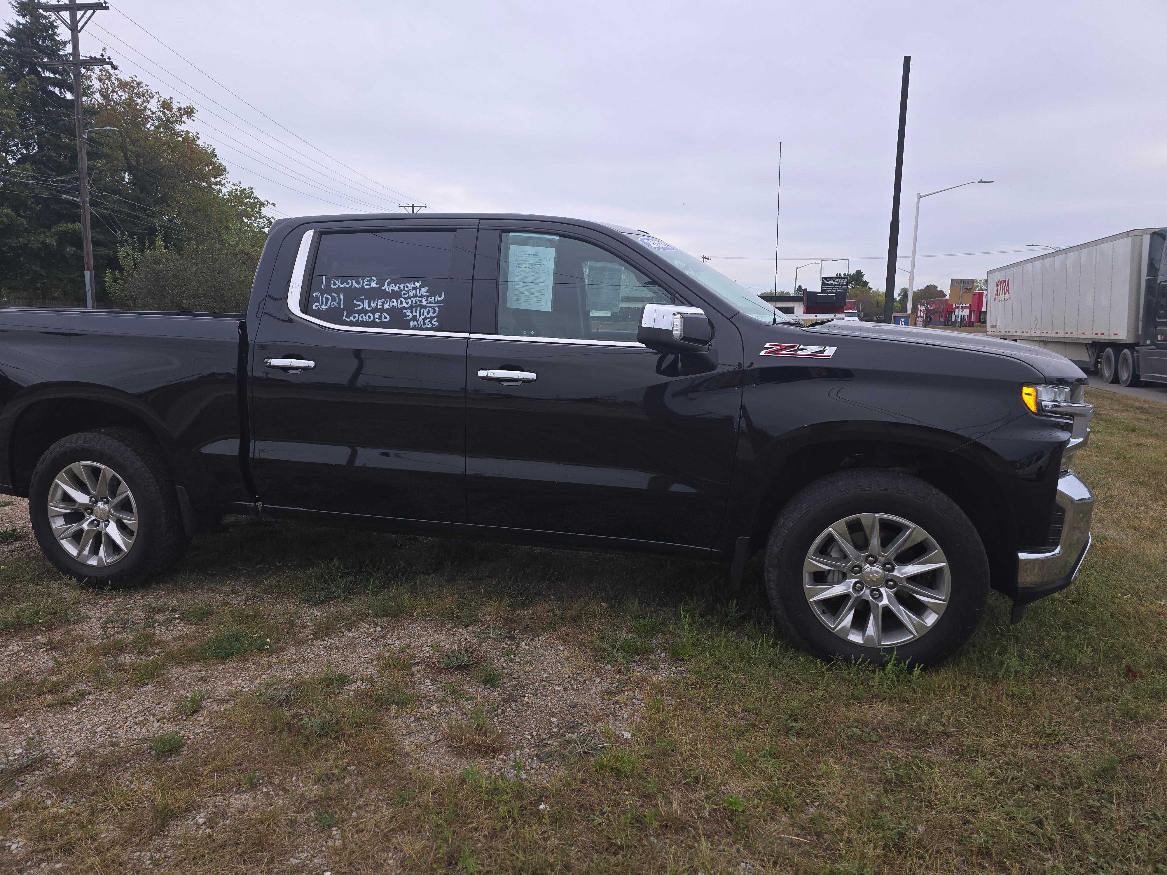 Chevrolet Silverado 1500 Crew Cab Image 2