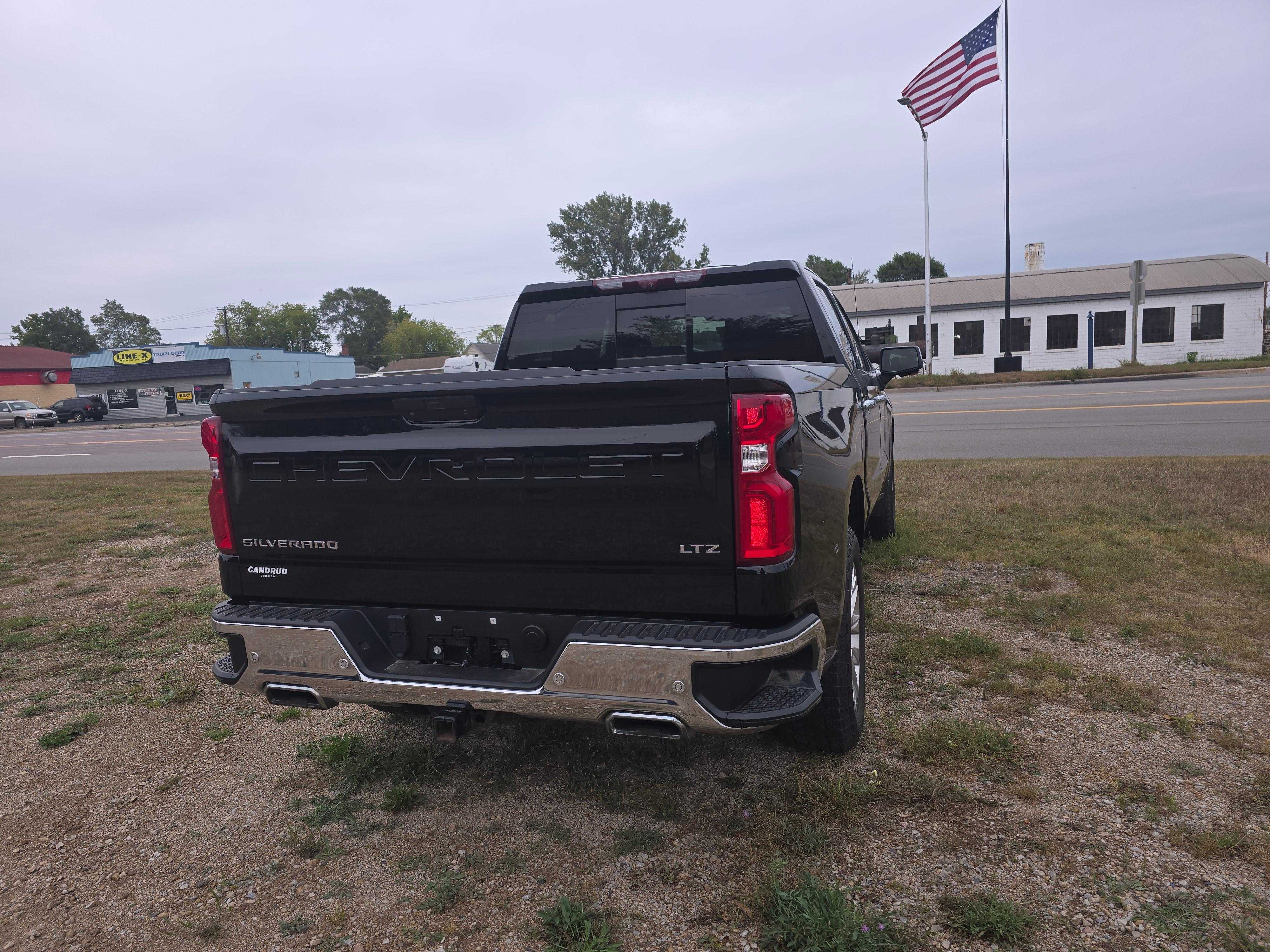 Chevrolet Silverado 1500 Crew Cab Image 23