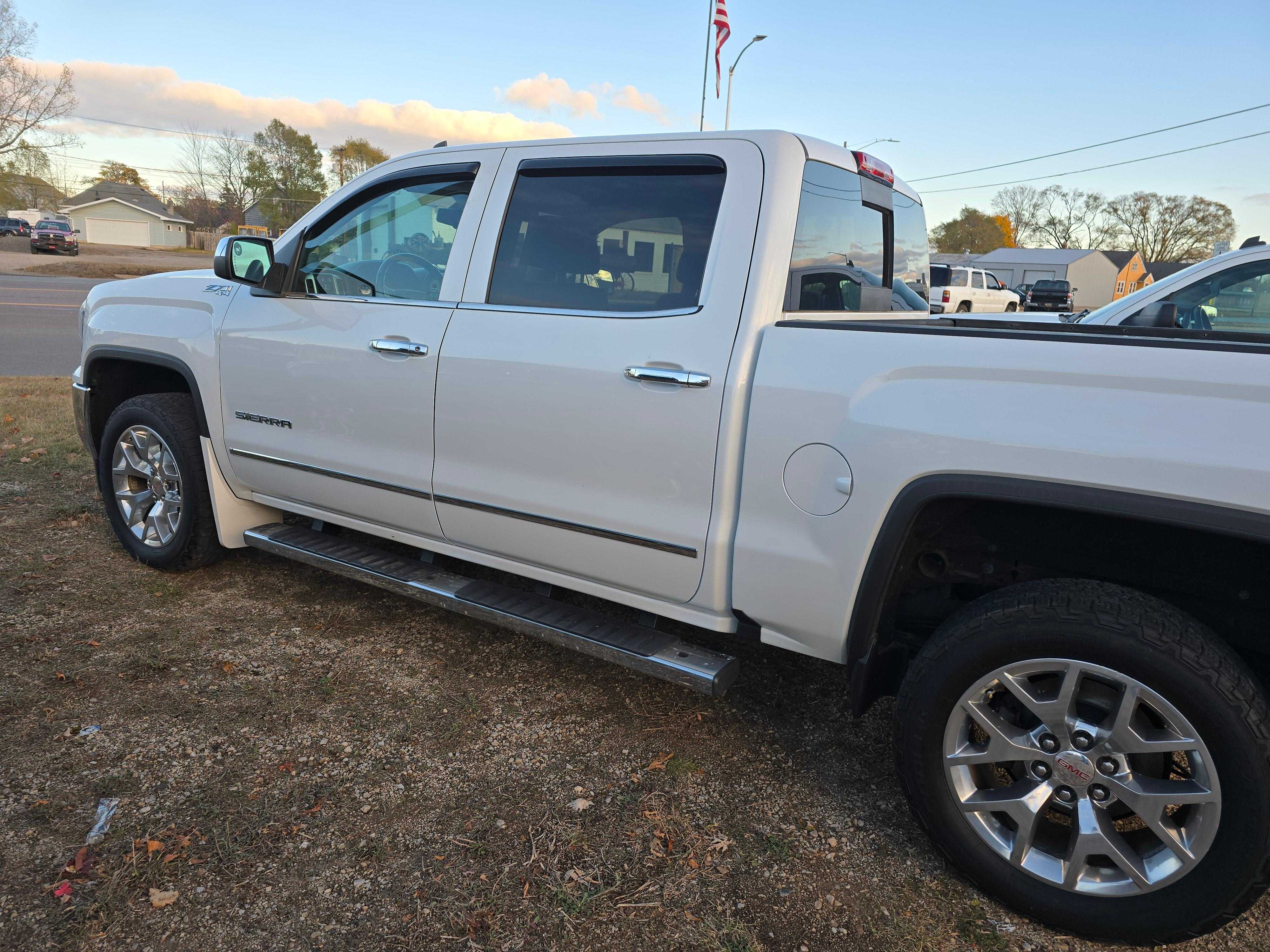 GMC Sierra 1500 Crew Cab Image 9