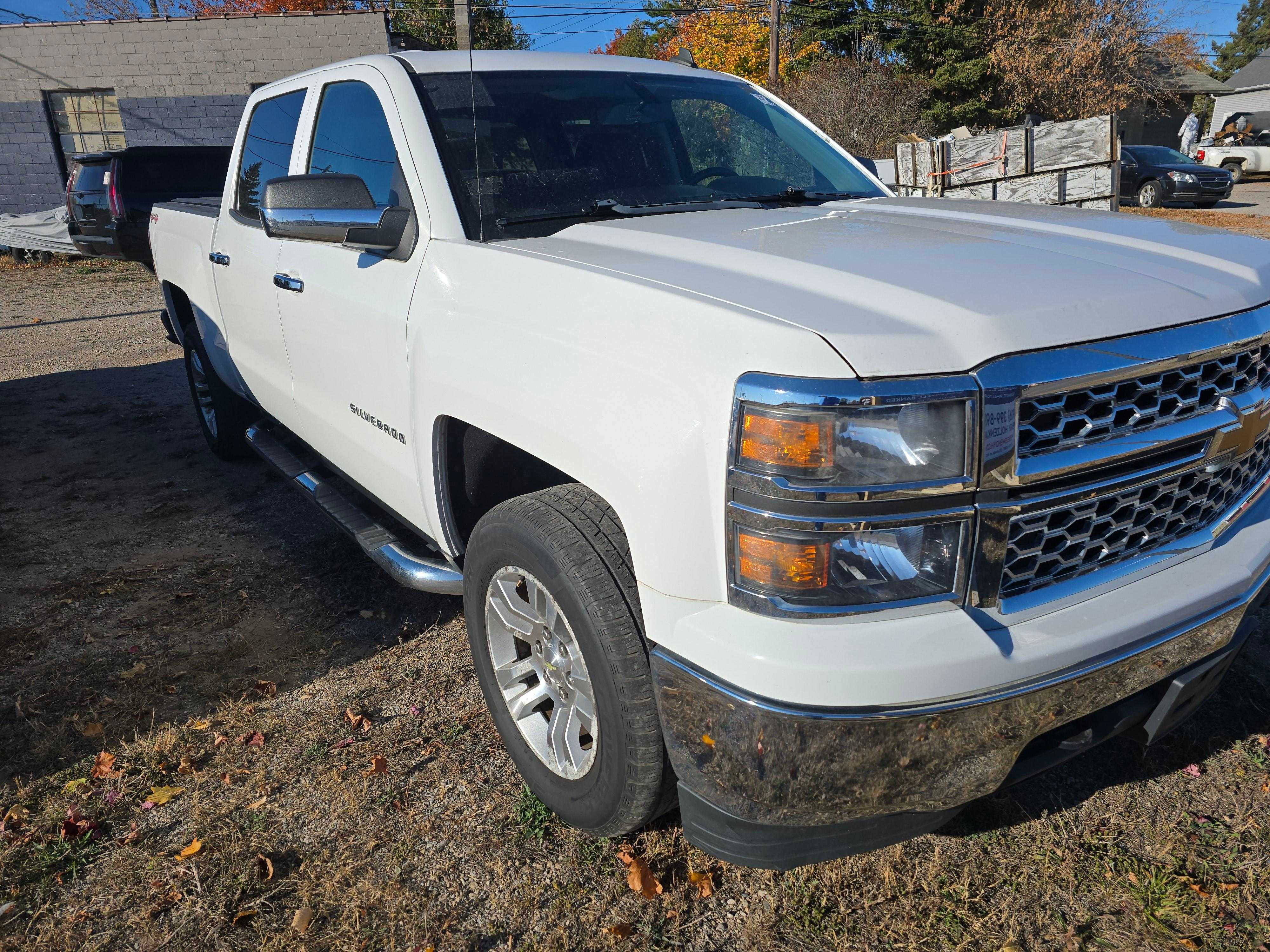 Chevrolet Silverado 1500 Crew Cab Image 15