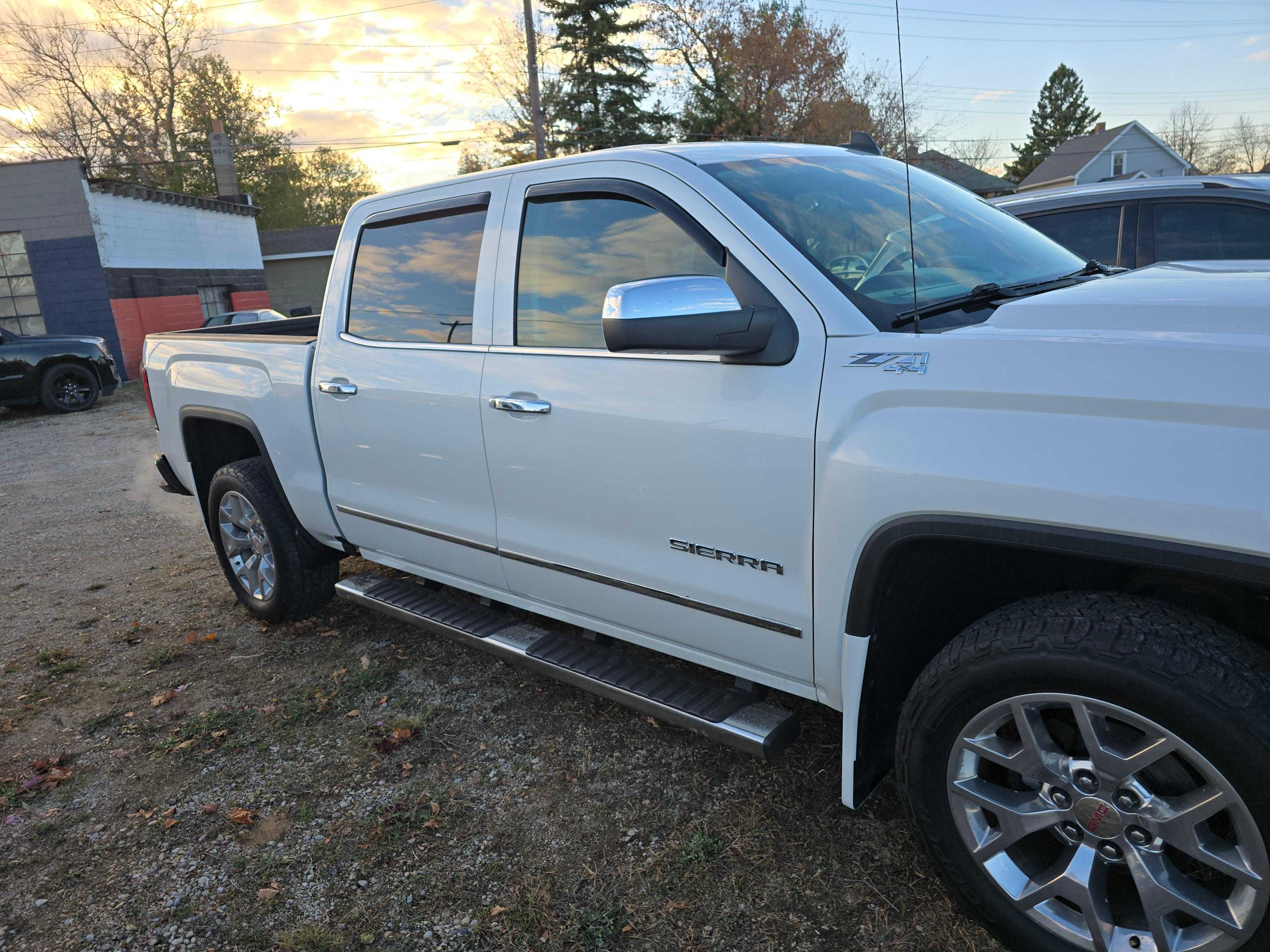 GMC Sierra 1500 Crew Cab Image 7